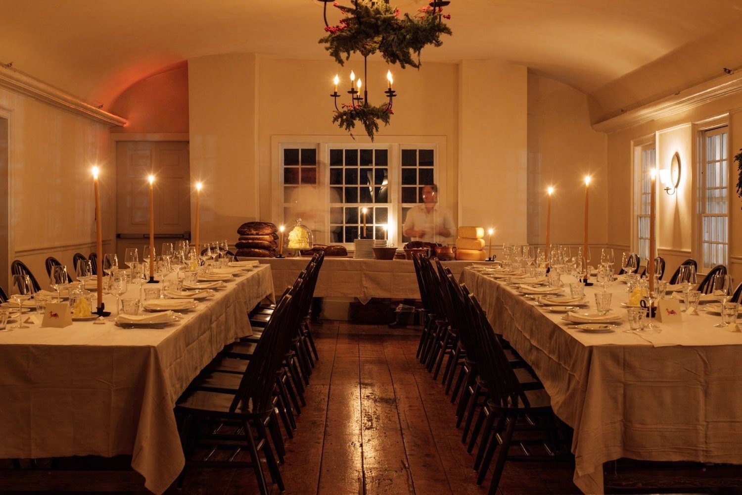 The Ballroom seats 18-60